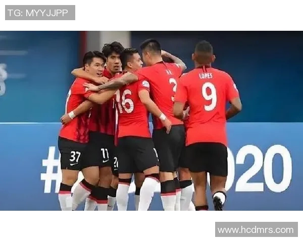 重庆与上港激战正酣比分揭晓引发球迷热议与期待