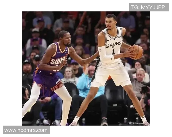 马刺与火箭第二场激战回顾双方球员表现与战术分析