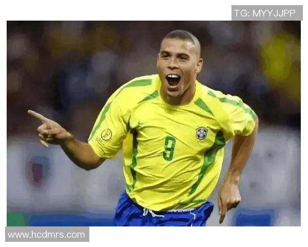 马丁内斯的传奇之路：从草根球员到世界足球巨星的成长历程